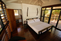 Moyyan, House by the sea, inside room